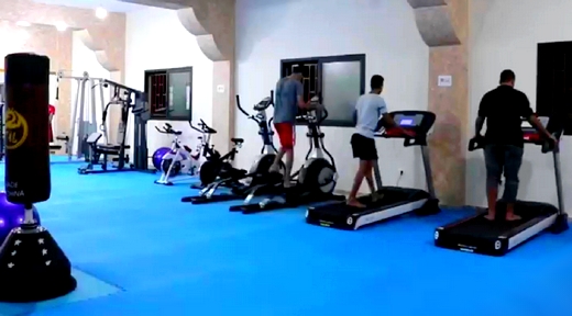 مأساة.. سكتة قلبية تودي بحياة شاب أثناء ممارسته الرياضة داخل أحد النوادي الرياضية بالناظور مأساة.. سكتة قلبية تودي بحياة شاب أثناء ممارسته الرياضة داخل أحد النوادي الرياضية بالناظور