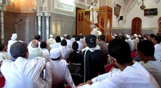 وزارة الأوقاف "توقف" خطيبَ جمعة تطرّق لاستئناف العلاقات مع إسرائيل في "خطبة الجمعة" وزارة الأوقاف "توقف" خطيبَ جمعة تطرّق لاستئناف العلاقات مع إسرائيل في "خطبة الجمعة"