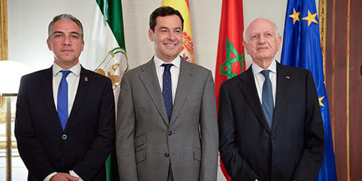 المستشار الملكي أزولاي وعدد من الوزراء في استقبال الوفد الإسرائيلي غدا الثلاثاء المستشار الملكي أزولاي وعدد من الوزراء في استقبال الوفد الإسرائيلي غدا الثلاثاء