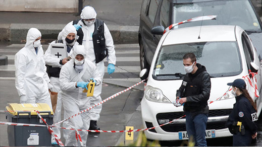 شخص يقتل ثلاثة دركيين ويصيب اخر في قرية بفرنسا شخص يقتل ثلاثة دركيين ويصيب اخر في قرية بفرنسا