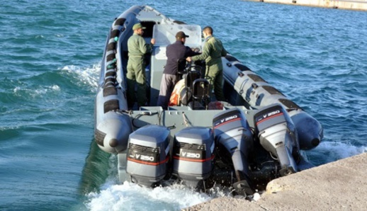 توقيف قارب للهجرة السرية بشاطئ قرية "أركمان" بالناظور وعلى متنه 25 شابا مغربيا وإفريقيان توقيف قارب للهجرة السرية بشاطئ قرية "أركمان" بالناظور وعلى متنه 25 شابا مغربيا وإفريقيان