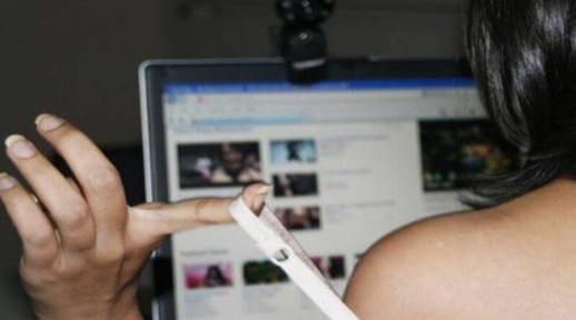 إحالة المئات من المتورطين في قضايا الابتزاز الجنسي عبر الإنترنيت على النيابة العامة في 2020 إحالة المئات من المتورطين في قضايا الابتزاز الجنسي عبر الإنترنيت على النيابة العامة في 2020