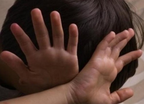 صادم.. شخص يحاول اغتصاب ابن "زوجته" الفرنسية التي تزوجها بـ”الفاتحة”