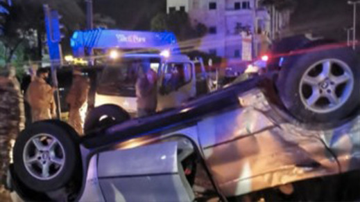 يقودها ثمانيني.. سيارة تقتحم كنيسة في فرنسا يقودها ثمانيني.. سيارة تقتحم كنيسة في فرنسا