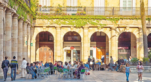 قصر "تاريخي" في ملكية المغرب أهملته جماعة مدينة شمالية فاستولت عليه إسبانيا قصر "تاريخي" في ملكية المغرب أهملته جماعة مدينة شمالية فاستولت عليه إسبانيا