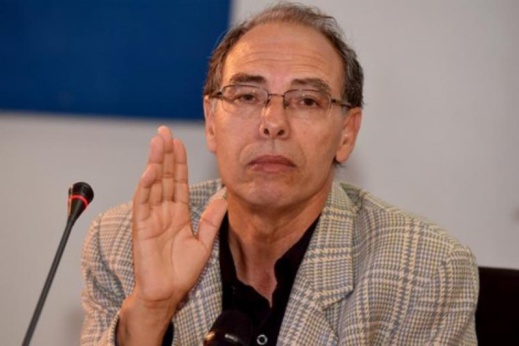 عناصر الشرطة تعتقل الحقوقي المعطي منجب داخل مطعم وسط الرباط عناصر الشرطة تعتقل الحقوقي المعطي منجب داخل مطعم وسط الرباط