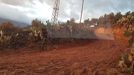 أوحال تحاصر قرى بجماعة تمسمان والساكنة تطالب المسؤولين بالتدخل أوحال تحاصر قرى بجماعة تمسمان والساكنة تطالب المسؤولين بالتدخل