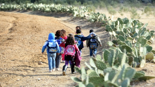خطير.. الدرك الملكي يعتقل مدير مدرسة بتهمة اغتصاب تلميذة في الثامنة من عمرها خطير.. الدرك الملكي يعتقل مدير مدرسة بتهمة اغتصاب تلميذة في الثامنة من عمرها