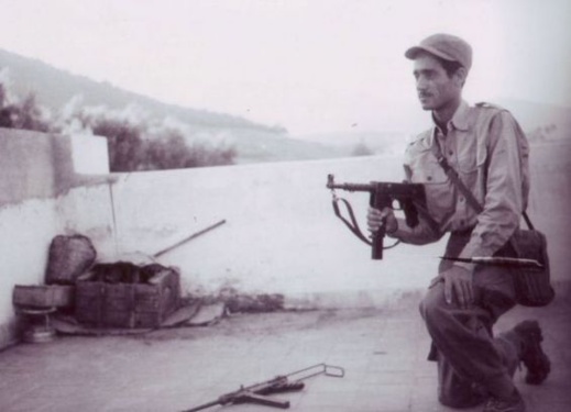 بورتري.. تعرّفوا على الناظوري "الخضير" الذي أرسله الملك الحسن الثاني للتفاوض مع قادة الجزائر بورتري.. تعرّفوا على الناظوري "الخضير" الذي أرسله الملك الحسن الثاني للتفاوض مع قادة الجزائر