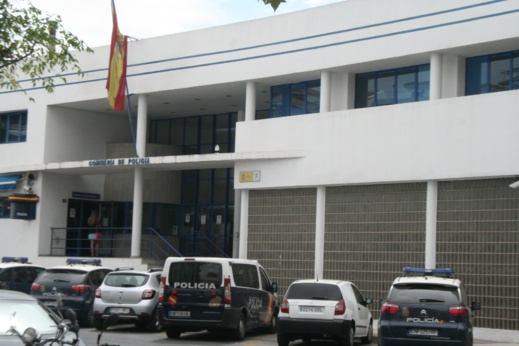 خطير.. ابناء الجالية بأوروبا يحذرون من "نصاب" ناظوري مقيم بإسبانيا يمتهن تجارة السيارات المستعملة خطير.. ابناء الجالية بأوروبا يحذرون من "نصاب" ناظوري مقيم بإسبانيا يمتهن تجارة السيارات المستعملة