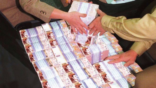 منح مهرّبي الأموال إلى الخارج مهلة إضافية لكشف قيمة ما صرّحوا به منح مهرّبي الأموال إلى الخارج مهلة إضافية لكشف قيمة ما صرّحوا به