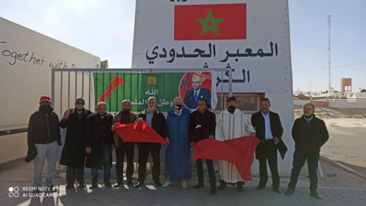 جمعية حداشات للتعاون بين الشباب وشباب المهجر باقليم الدريوش واتحاد جمعيات ببوفرقوش تحطان بالرحال بمعبر الكركارات وتشيدات بالقرارات الملكية الحكيمة جمعية حداشات للتعاون بين الشباب وشباب المهجر باقليم الدريوش واتحاد جمعيات ببوفرقوش تحطان بالرحال بمعبر الكركارات وتشيدات بالقرارات الملكية الحكيمة