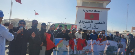 جمعية حداشات للتعاون بين الشباب وشباب المهجر باقليم الدريوش واتحاد جمعيات ببوفرقوش تحطان بالرحال بمعبر الكركارات وتشيدات بالقرارات الملكية الحكيمة جمعية حداشات للتعاون بين الشباب وشباب المهجر باقليم الدريوش واتحاد جمعيات ببوفرقوش تحطان بالرحال بمعبر الكركارات وتشيدات بالقرارات الملكية الحكيمة