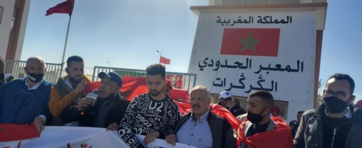 جمعية حداشات للتعاون بين الشباب وشباب المهجر باقليم الدريوش واتحاد جمعيات ببوفرقوش تحطان بالرحال بمعبر الكركارات وتشيدات بالقرارات الملكية الحكيمة جمعية حداشات للتعاون بين الشباب وشباب المهجر باقليم الدريوش واتحاد جمعيات ببوفرقوش تحطان بالرحال بمعبر الكركارات وتشيدات بالقرارات الملكية الحكيمة