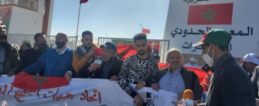 جمعية حداشات للتعاون بين الشباب وشباب المهجر باقليم الدريوش واتحاد جمعيات ببوفرقوش تحطان بالرحال بمعبر الكركارات وتشيدات بالقرارات الملكية الحكيمة جمعية حداشات للتعاون بين الشباب وشباب المهجر باقليم الدريوش واتحاد جمعيات ببوفرقوش تحطان بالرحال بمعبر الكركارات وتشيدات بالقرارات الملكية الحكيمة