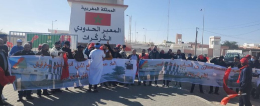 جمعية حداشات للتعاون بين الشباب وشباب المهجر باقليم الدريوش واتحاد جمعيات ببوفرقوش تحطان بالرحال بمعبر الكركارات وتشيدات بالقرارات الملكية الحكيمة 