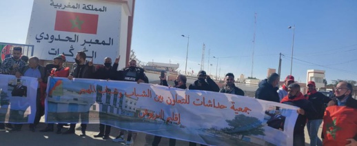 جمعية حداشات للتعاون بين الشباب وشباب المهجر باقليم الدريوش واتحاد جمعيات ببوفرقوش تحطان بالرحال بمعبر الكركارات وتشيدات بالقرارات الملكية الحكيمة جمعية حداشات للتعاون بين الشباب وشباب المهجر باقليم الدريوش واتحاد جمعيات ببوفرقوش تحطان بالرحال بمعبر الكركارات وتشيدات بالقرارات الملكية الحكيمة