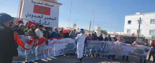 جمعية حداشات للتعاون بين الشباب وشباب المهجر باقليم الدريوش واتحاد جمعيات ببوفرقوش تحطان بالرحال بمعبر الكركارات وتشيدات بالقرارات الملكية الحكيمة جمعية حداشات للتعاون بين الشباب وشباب المهجر باقليم الدريوش واتحاد جمعيات ببوفرقوش تحطان بالرحال بمعبر الكركارات وتشيدات بالقرارات الملكية الحكيمة