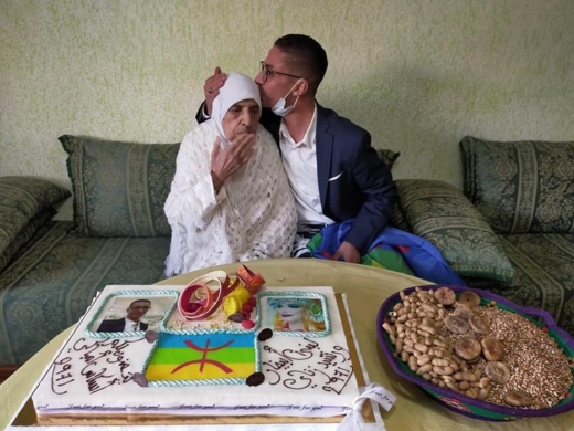 لبنى ابيضار ورشيد زناي يكرمان رائدة الفن الأمازيغي ميمونت نسروان في رأس السنة الأمازيغية لبنى ابيضار ورشيد زناي يكرمان رائدة الفن الأمازيغي ميمونت نسروان في رأس السنة الأمازيغية