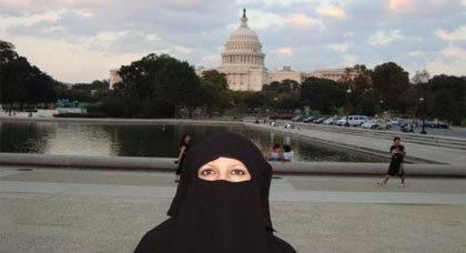 مذكرات صحافية مغربية: عندما ارتديتُ النقاب في واشنطن مذكرات صحافية مغربية: عندما ارتديتُ النقاب في واشنطن