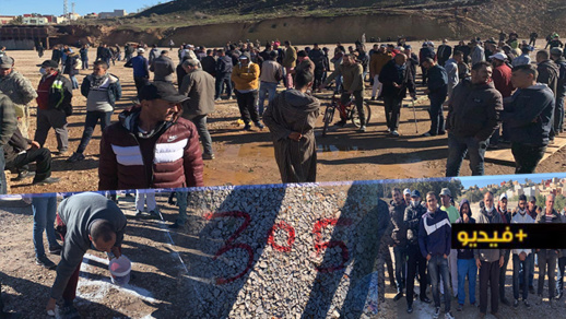 شاهدوا.. خلاف ومناوشات بين تجار سوق أزغنغان بسبب تقسيم الأماكن بالسوق الجديد شاهدوا.. خلاف ومناوشات بين تجار سوق أزغنغان بسبب تقسيم الأماكن بالسوق الجديد