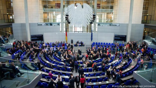 البرلمان الالماني يرفض مقترحا لليسار يدعو لحماية المسلمين البرلمان الالماني يرفض مقترحا لليسار يدعو لحماية المسلمين