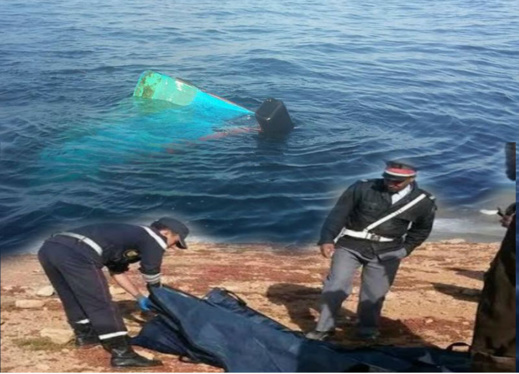 مصرع بحّار وفقدان آخرَين بعد انقلاب قارب صيد تقليدي مصرع بحّار وفقدان آخرَين بعد انقلاب قارب صيد تقليدي