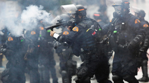 أمريكا.. 50 ولاية في حالة استنفار أمني لمواجهة احتجاجات مسلحة محتمَلة لأنصار ترامب في ليلة تنصيب بايدن أمريكا.. 50 ولاية في حالة استنفار أمني لمواجهة احتجاجات مسلحة محتمَلة لأنصار ترامب في ليلة تنصيب بايدن