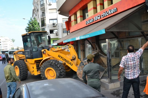 الحسيمة.. السلطات تشنّ حملة واسعة لتحرير الملك العمومي والسكان ينوّهون الحسيمة.. السلطات تشنّ حملة واسعة لتحرير الملك العمومي والسكان ينوّهون