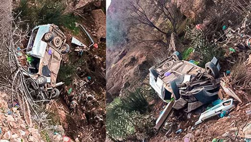 بالصور.. إصابة شخصين بجروح خطيرة جراء انقلاب سيارة على مستوى طريق خميس تمسمان  بالصور.. إصابة شخصين بجروح خطيرة جراء انقلاب سيارة على مستوى طريق خميس تمسمان