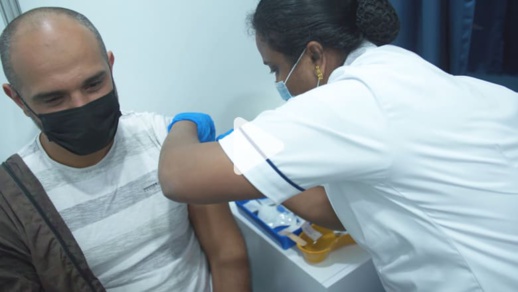 وزارة الصحة تكشف معطيات جديدة حول موعد التلقيح ضد فيروس كورونا ومراكزه وزارة الصحة تكشف معطيات جديدة حول موعد التلقيح ضد فيروس كورونا ومراكزه