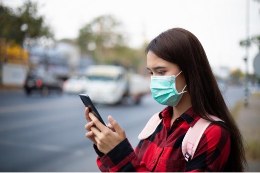 خبراء وأطبّاء ينصحون بعدم التحدث أو إجراء اتصالات عبر الهاتف في وسائل النقل العمومي خبراء وأطبّاء ينصحون بعدم التحدث أو إجراء اتصالات عبر الهاتف في وسائل النقل العمومي