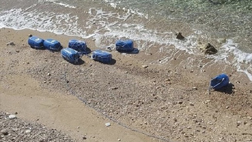 مخدرات عائمة بين الناظور وطنجة تستنفر الجيش مخدرات عائمة بين الناظور وطنجة تستنفر الجيش