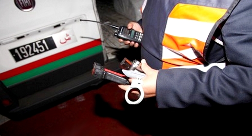 تفاصيل جديدة في قضية اعتقال مفتش شرطة بحوزته كمية من المخدرات وأزيد من 100 مليون ومسدسين تفاصيل جديدة في قضية اعتقال مفتش شرطة بحوزته كمية من المخدرات وأزيد من 100 مليون ومسدسين