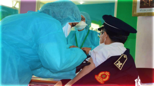 بالصور.. نساء ورجال الأمن الوطني أول المستفيدين من التلقيح ضد كورونا بالصور.. نساء ورجال الأمن الوطني أول المستفيدين من التلقيح ضد كورونا