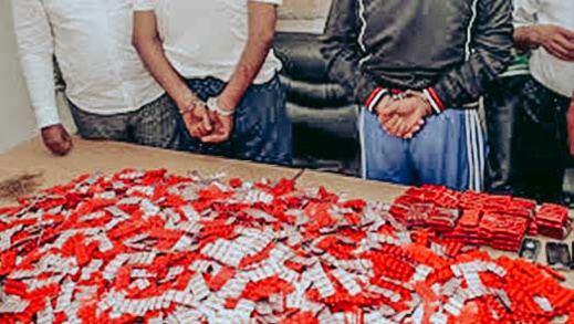 ضربة نوعية.. الشرطة القضائية بالناظور تحبط "إغراق" المدينة بحوالي 15 ألف حبة من القرقوبي ضربة نوعية.. الشرطة القضائية بالناظور تحبط "إغراق" المدينة بحوالي 15 ألف حبة من القرقوبي