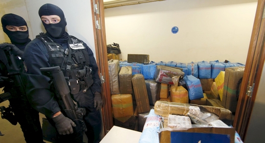 قادمة من المغرب.. فرنسا تحجز كمية من "راتنج" الحشيش وتفكك شبكة لنقلها وترويجها قادمة من المغرب.. فرنسا تحجز كمية من "راتنج" الحشيش وتفكك شبكة لنقلها وترويجها