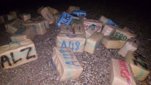 الدرك الملكي ببن الطيب يحجز سيارة "سبرينتر" محملة بأزيد من طن من الحشيش الدرك الملكي ببن الطيب يحجز سيارة "سبرينتر" محملة بأزيد من طن من الحشيش