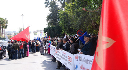 عمّال مليلية المحتلة يحتجون على العثماني بالرباط عمّال مليلية المحتلة يحتجون على العثماني بالرباط