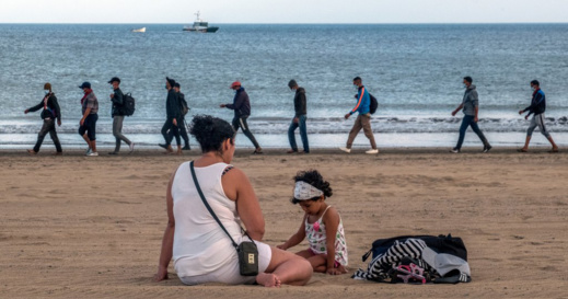 سلطات جزر الكناري تضع يدها على قلبها بسبب تزايد عدد المهاجرين السريين سلطات جزر الكناري تضع يدها على قلبها بسبب تزايد عدد المهاجرين السريين