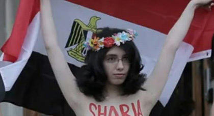 الاحتجاج بالتعري يدخل المغرب من بوابة "الفايسبوك" .. 4 آلاف معجب ب"فيمن مغربية" الاحتجاج بالتعري يدخل المغرب من بوابة "الفايسبوك" .. 4 آلاف معجب ب"فيمن مغربية"