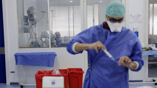 وزارة الصحة تحسم في استخدام لقاح “سينوفارم” لتلقيح الأشخاص البالغين 60 سنة فما فوق وزارة الصحة تحسم في استخدام لقاح “سينوفارم” لتلقيح الأشخاص البالغين 60 سنة فما فوق