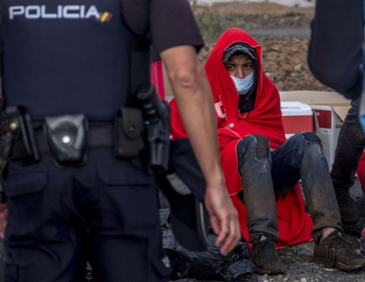 بعد فيديو تعذيب الشرطة لقاصرين.. صحيفة إسبانية: مغاربة في جزر الكناري يرغبون في العودة بعد فيديو تعذيب الشرطة لقاصرين.. صحيفة إسبانية: مغاربة في جزر الكناري يرغبون في العودة