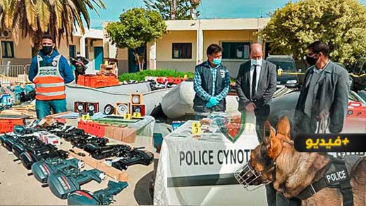 شاهدوا.. شرطة الناظور تعرض المجوزات التي ضبطتها لدى أكبر شبكة دولية لتهجير البشر وتهريب المخدرات  