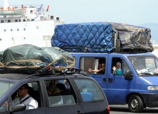 سماسرة تذاكر البواخر يبتزون المسافرين من الجالية المغربية ويرفعون الأسعار بـ 150% سماسرة تذاكر البواخر يبتزون المسافرين من الجالية المغربية ويرفعون الأسعار بـ 150%