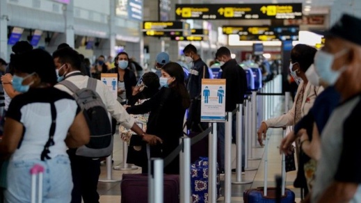 كاميرا مراقبة تكشف عملية بيع شواهد اختبار كورونا مزيفة في المطار أبطالها مهاجرون مغاربة كاميرا مراقبة تكشف عملية بيع شواهد اختبار كورونا مزيفة في المطار أبطالها مهاجرون مغاربة