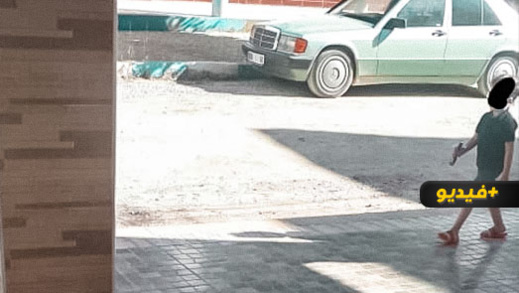 شاهدوا.. كاميرا المراقبة ترصد عملية سرقة سيارة من نوع "مرسيدس" بمدينة ميضار