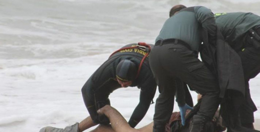 هذه تفاصيل غرق قارب للهجرة السرية على متنه شباب انطلقوا من سواحل الحسيمة هذه تفاصيل غرق قارب للهجرة السرية على متنه شباب انطلقوا من سواحل الحسيمة