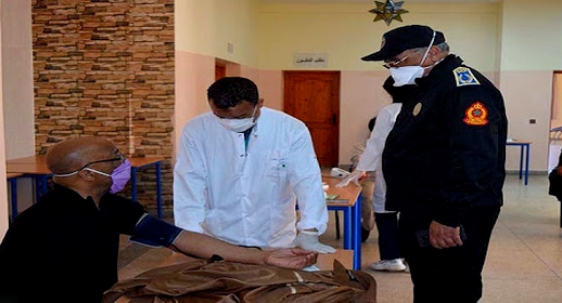 مثير.. توقيف شخص انتحل صفة شرطي للاستفادة من اللقاح المضاد لفيروس كورونا مثير.. توقيف شخص انتحل صفة شرطي للاستفادة من اللقاح المضاد لفيروس كورونا