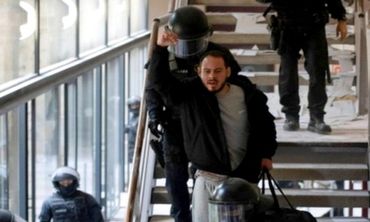 لليوم الثالث على التوالي.. احتجاجات وأعمال شغب متواصلة باسبانيا بسبب اعتقال مغني راب لليوم الثالث على التوالي.. احتجاجات وأعمال شغب متواصلة باسبانيا بسبب اعتقال مغني راب